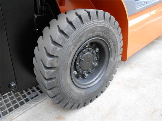 1.5t バッテリー車（座席式）