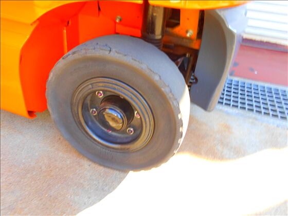 1.8t バッテリー車（座席式）