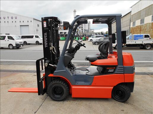 2.5t バッテリー車(座席式)