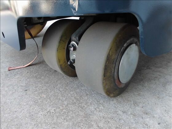 1.5t バッテリー車（立席式）