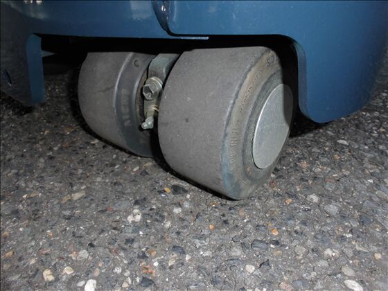 1.3t バッテリー車（立席式）