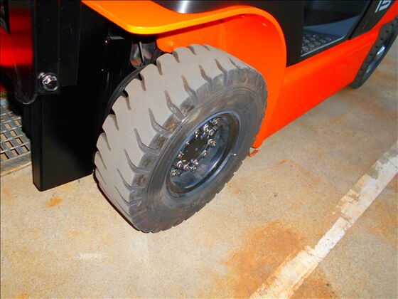 1.5t バッテリー車（座席式）