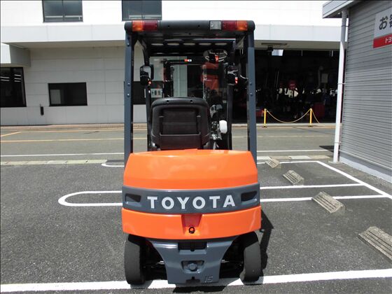 1.5t バッテリー車（座席式）
