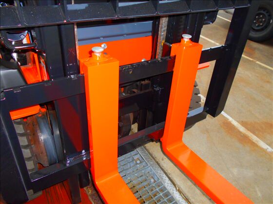 1.5t バッテリー車（座席式）