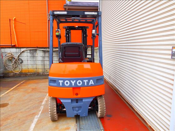 1.5t バッテリー車（座席式）