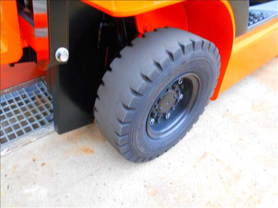 1.5t バッテリー車（座席式）