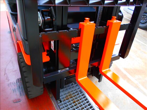 1.5t バッテリー車（座席式）