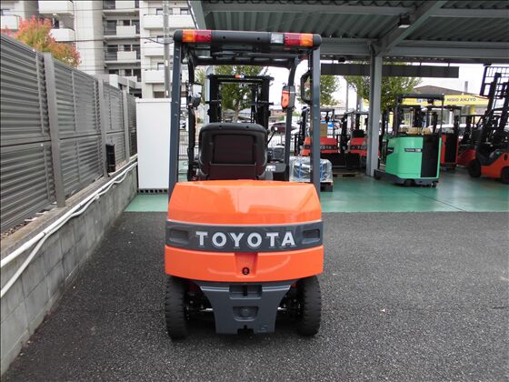 1.5t バッテリー車（座席式）