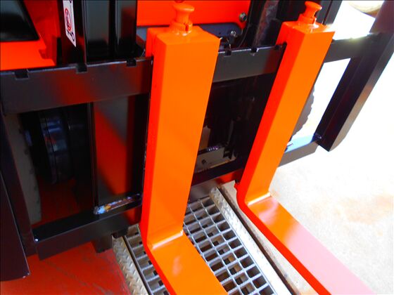 1.5t バッテリー車（座席式）