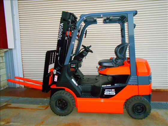 2.5t バッテリー車（座席式）