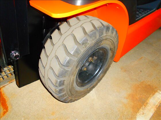 2.5t バッテリー車（座席式）