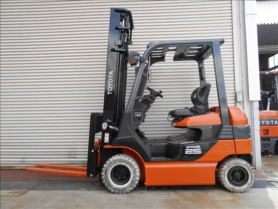 2.5t バッテリー車（座席式）