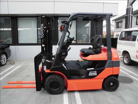 2.5t バッテリー車（座席式）