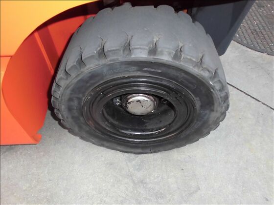 2.5t バッテリー車（座席式）