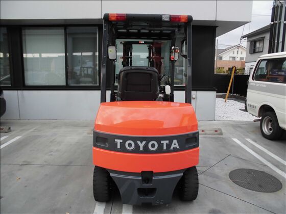 2.5t バッテリー車（座席式）