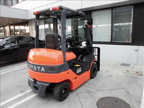 2.5t バッテリー車（座席式）