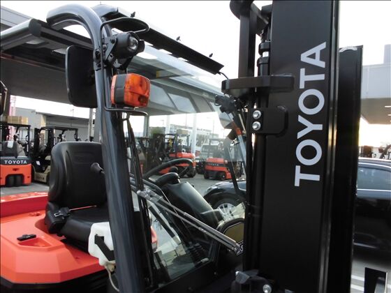 2.5t バッテリー車（座席式）