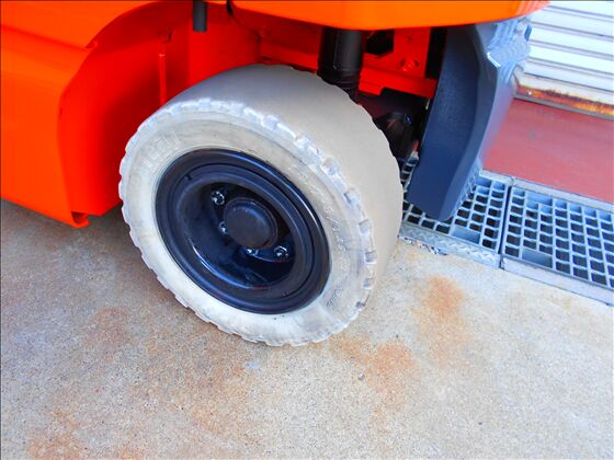 2.0t バッテリー車（座席式）