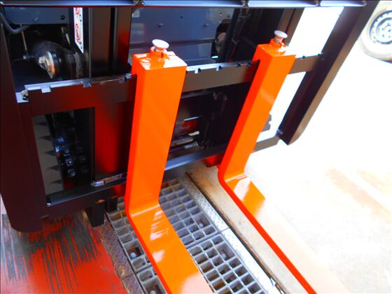 1.5t バッテリー車（三輪タイプ）