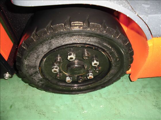 1.5t バッテリー車（三輪タイプ）