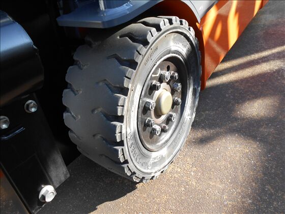 1.5t バッテリー車（三輪タイプ）