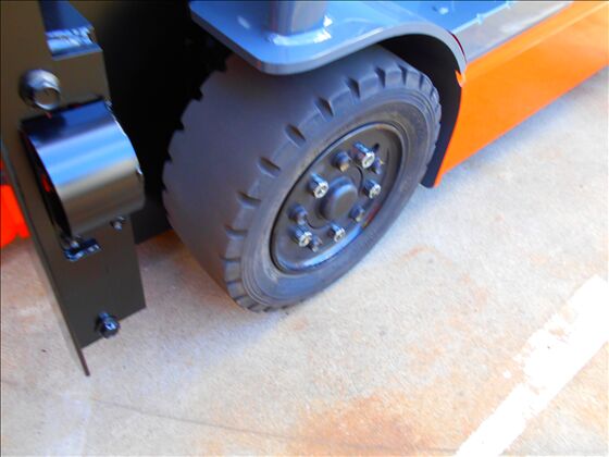 1.5t バッテリー車（三輪タイプ）