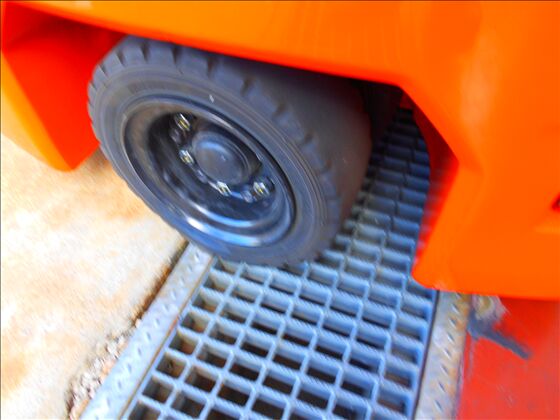 1.5t バッテリー車（三輪タイプ）