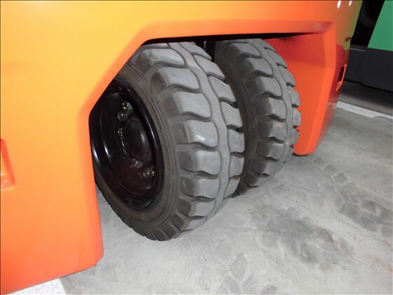1.5t バッテリー車（三輪タイプ）