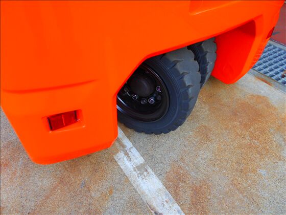 1.8t バッテリー車（三輪タイプ）