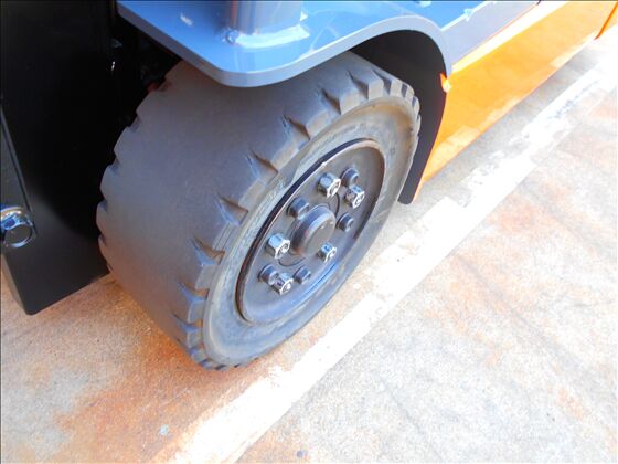 1.5t バッテリー車（三輪タイプ）