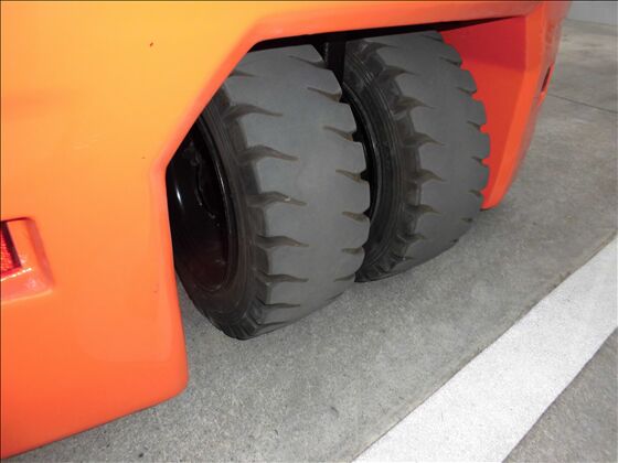 1.5t バッテリー車（三輪タイプ）