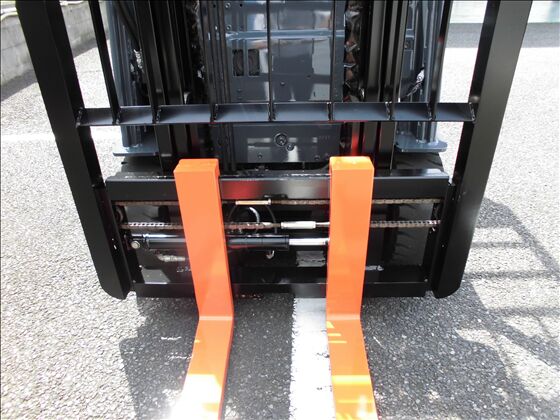 1.5t バッテリー車（三輪タイプ）