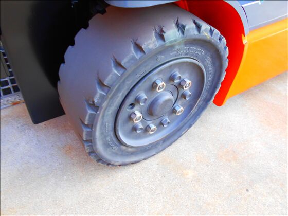 1.5t バッテリー車（三輪タイプ）