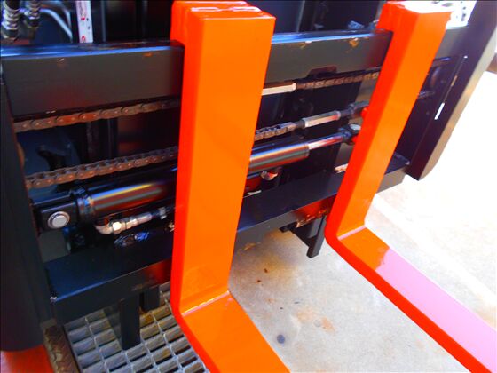 1.5t バッテリー車（三輪タイプ）