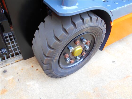 1.5t バッテリー車（三輪タイプ）