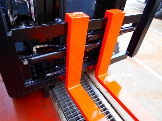 1.5t バッテリー車（三輪タイプ）