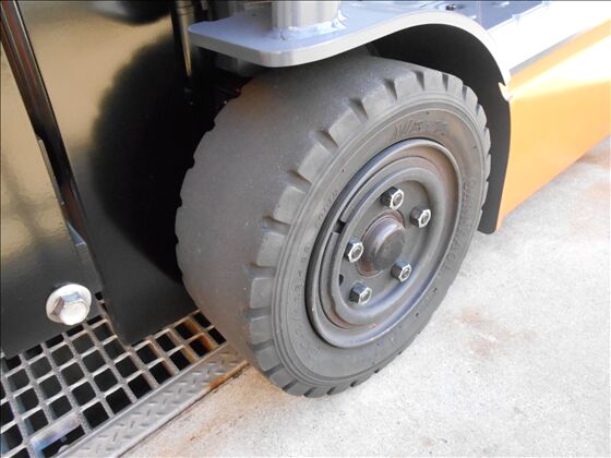 2.0t バッテリー車（三輪タイプ）