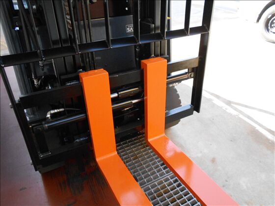 2.0t バッテリー車（三輪タイプ）