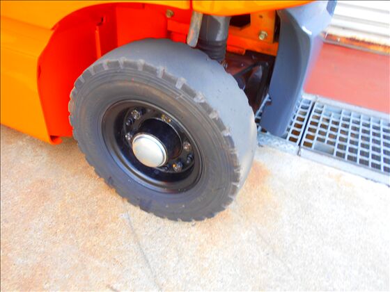 1.5t バッテリー車（座席式）