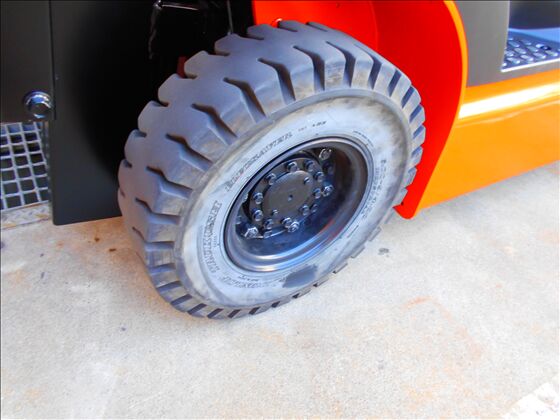 1.5t バッテリー車（座席式）