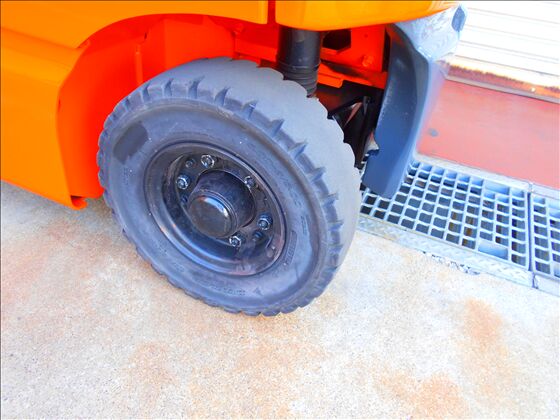 1.5t バッテリー車（座席式）