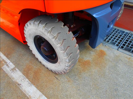 1.5t バッテリー車（座席式）