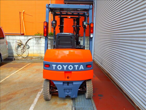 1.5t バッテリー車（座席式）