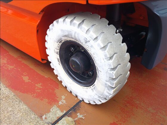 1.5t バッテリー車（座席式）