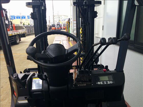 1.5t バッテリー車（座席式）