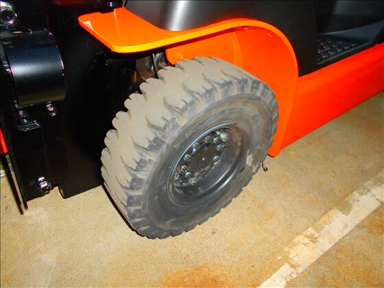 1.5t バッテリー車（座席式）