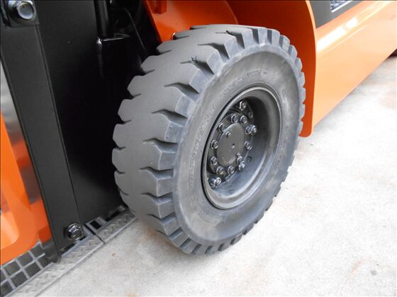 1.5t バッテリー車（座席式）