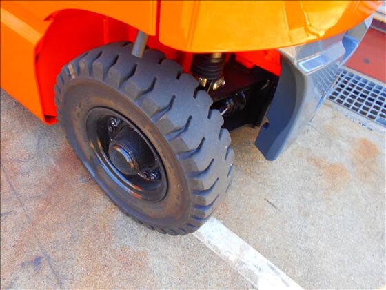 1.5t バッテリー車（座席式）
