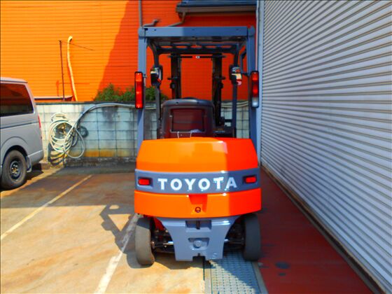 1.5t バッテリー車（座席式）
