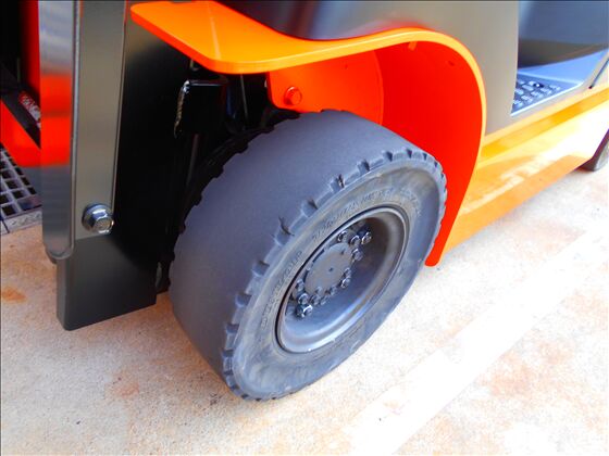 1.5t バッテリー車（座席式）